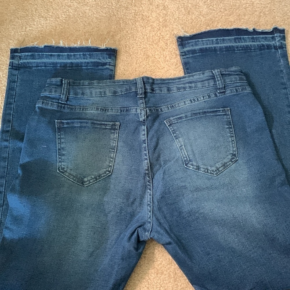 Stretchy Raw Edge Flare Jeans Size XXL NWOT - Picture 2 of 3